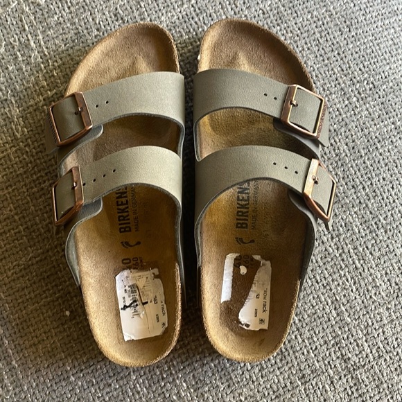 NWT BIRKENSTOCK Arizona Sandals! - Picture 10 of 12